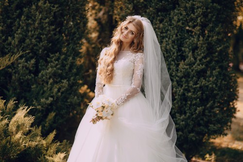 Elegance in White: The Most Beautiful Wedding Dresses and Their Designers